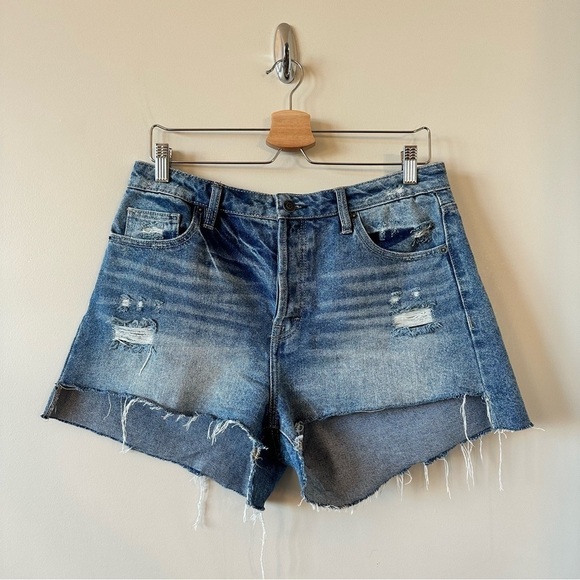 HIDDEN Heavy Fray High Rise Mom Short (Size:Large) - Picture 2 of 11